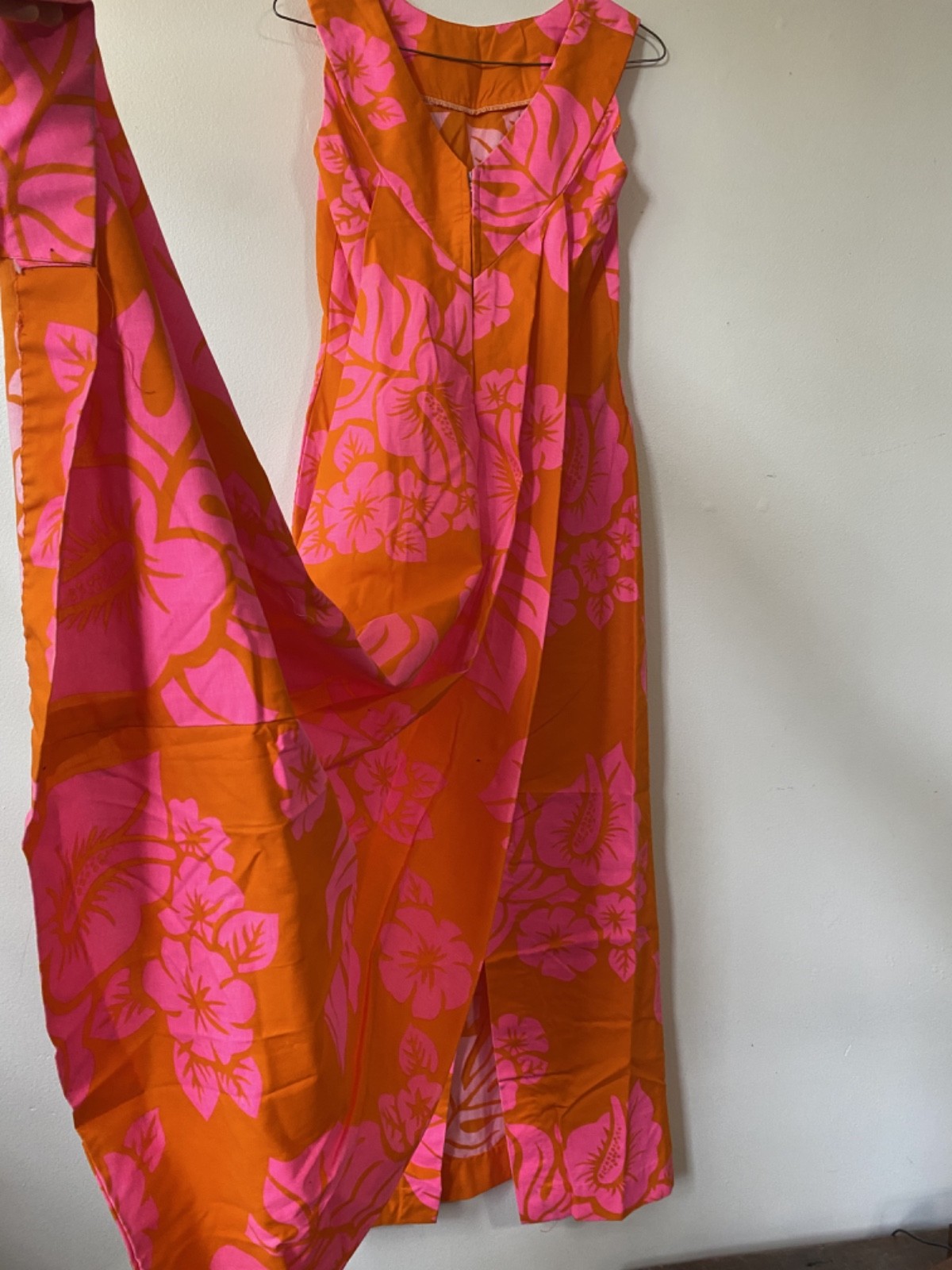 Vintage 1950s Floral Women Honolulu, Hawaii-Made FDress with Train, Small
