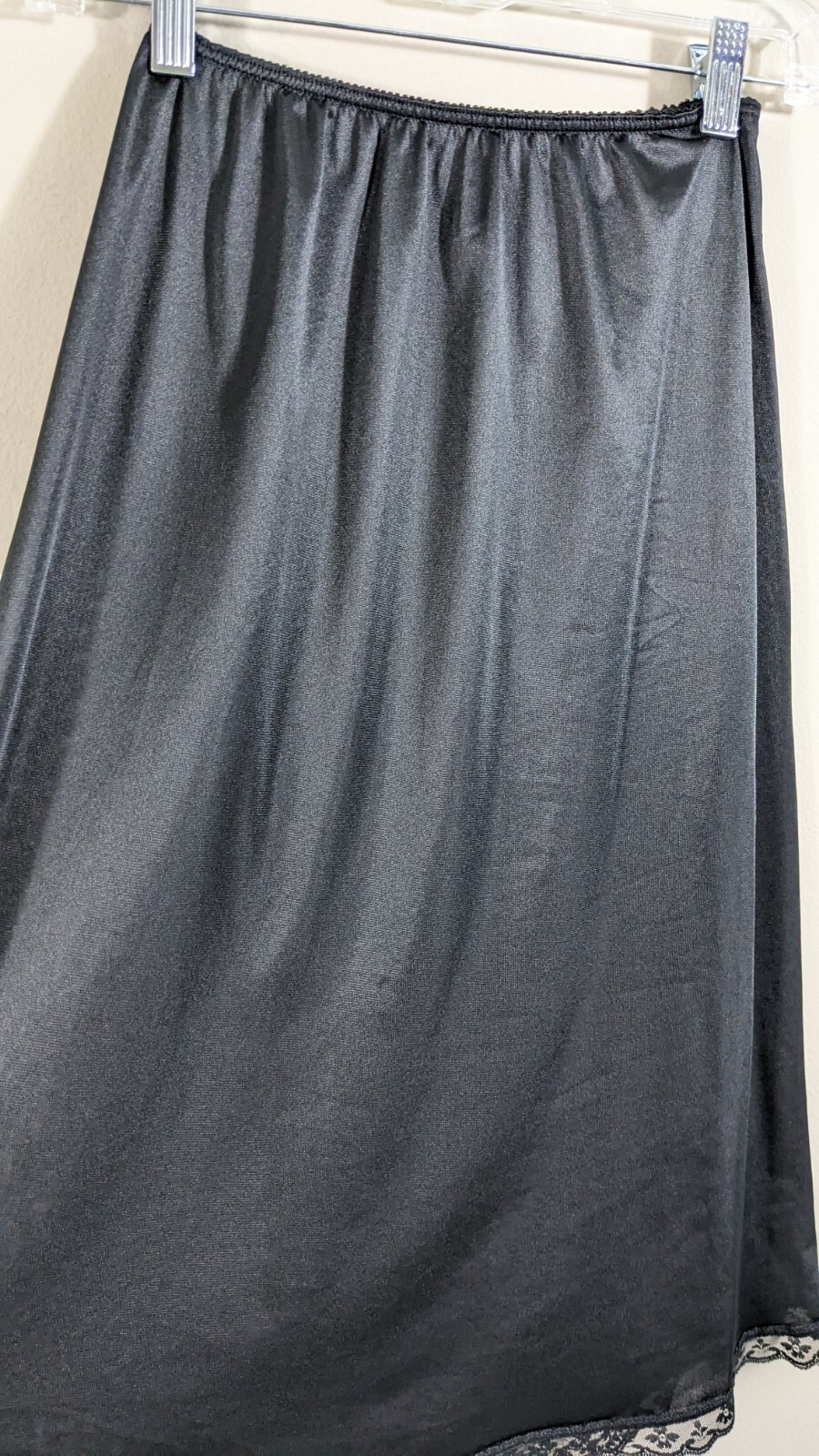 Size SMALL Warner’s 27 Inch Black Nylon Vintage Skirt Slip Lace Trimmed