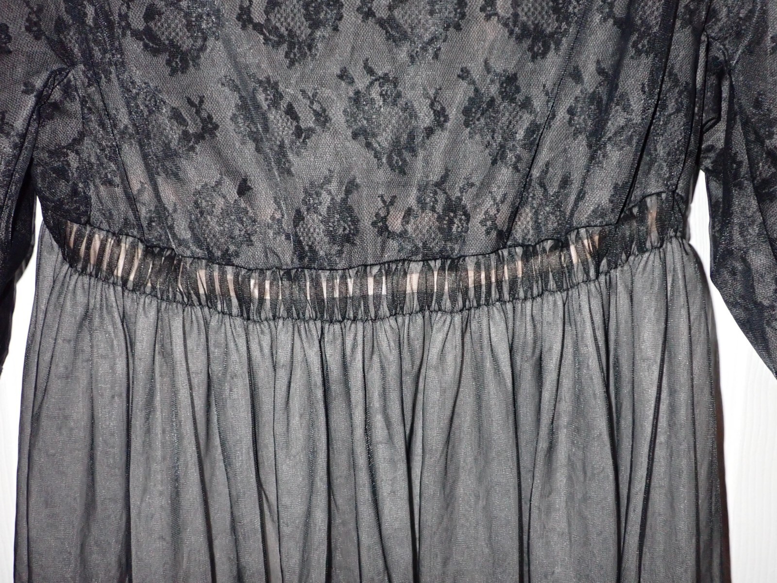 Vintage EYEFUL by „FLAUMS” Medium M PEIGNOIR Robe Cover Black & Pink Ribbon