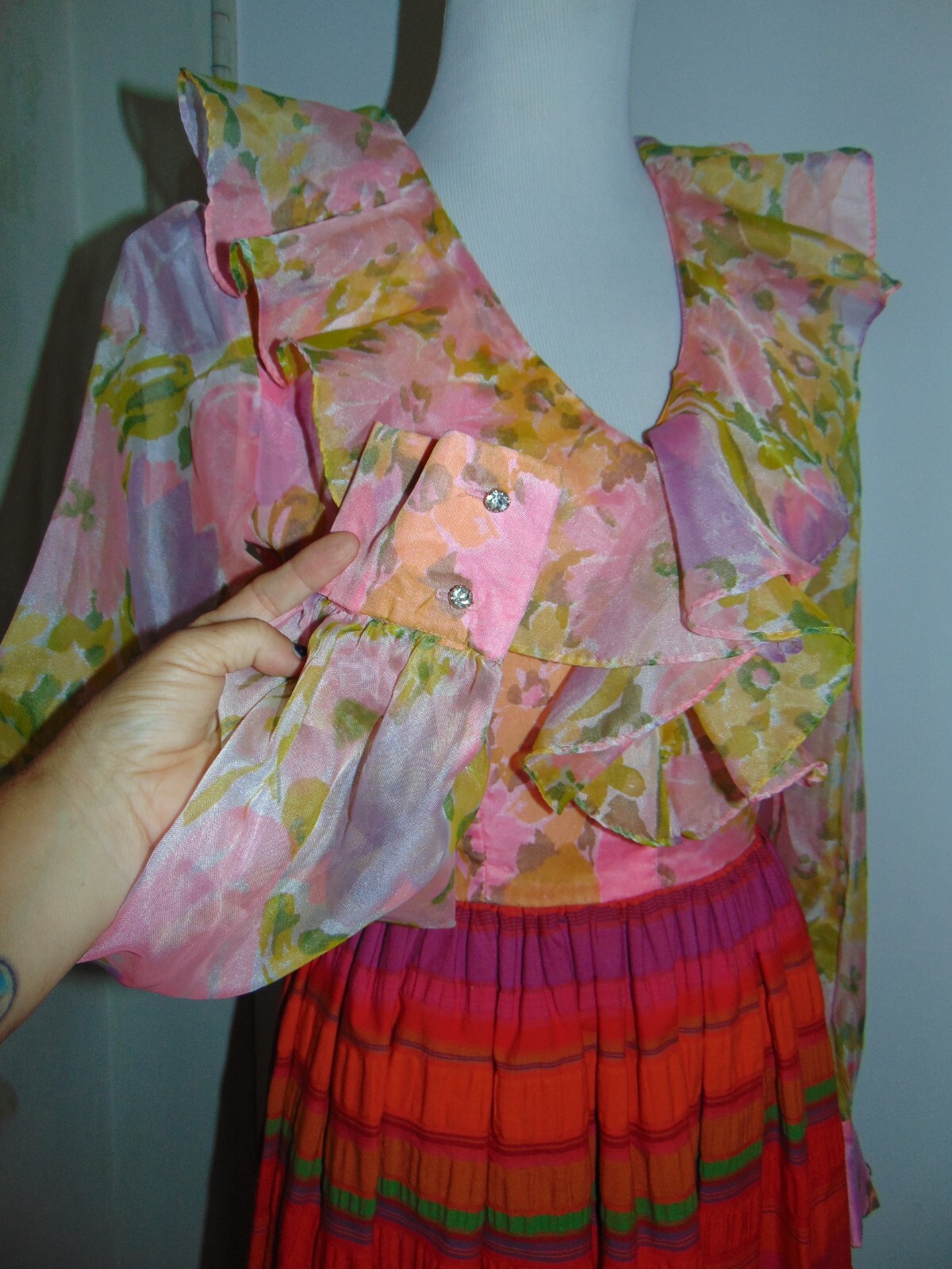 1960’s 70s LIPMANS Pink Orange Red Green Floral Dress Ruffled V Neck Maxi Womens
