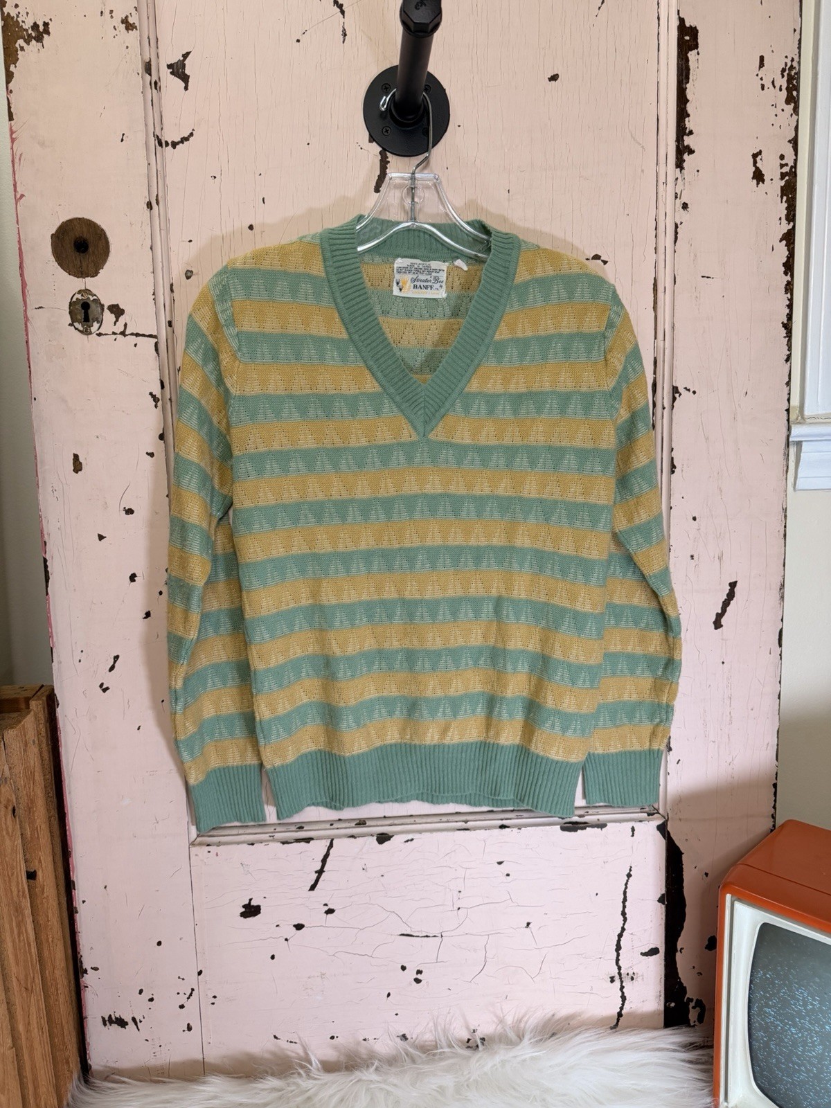 Vintage 60s 70s Banff Sweater Bee Women’s Acrylic V-Neck Striped Sweater S/M