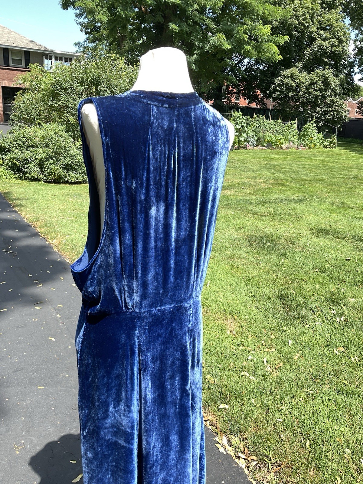 VINTAGE DRESS 20s 30s . VELVET FLAPPER STYLE DRESS/ SPIDERWED CAPELET. JEWELS !