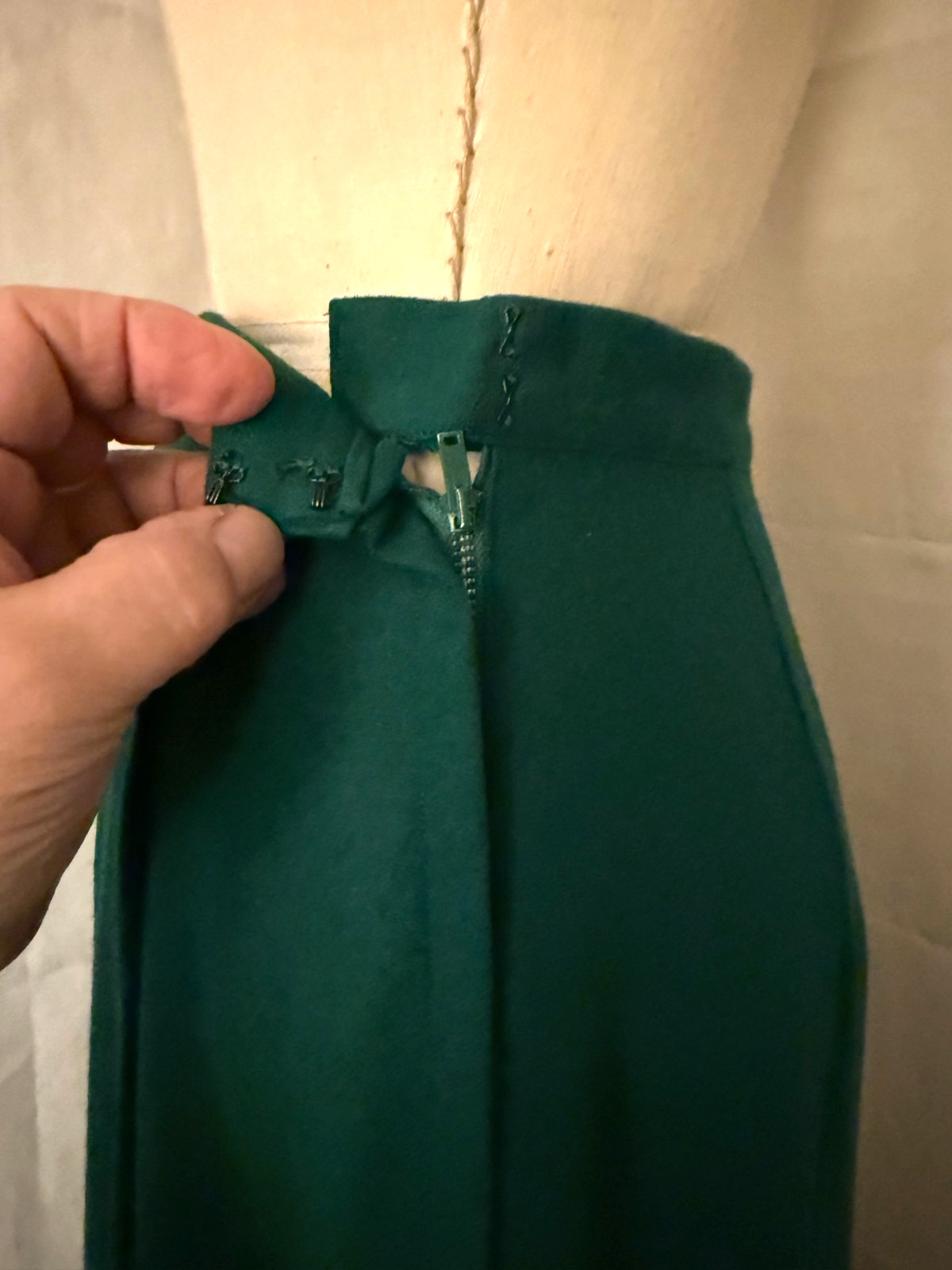 Vtg. Early 1950s GREEN WOOL FLANNEL 2 pc. SUIT, CLASSIC TAILORED, by DOLL HOUSE