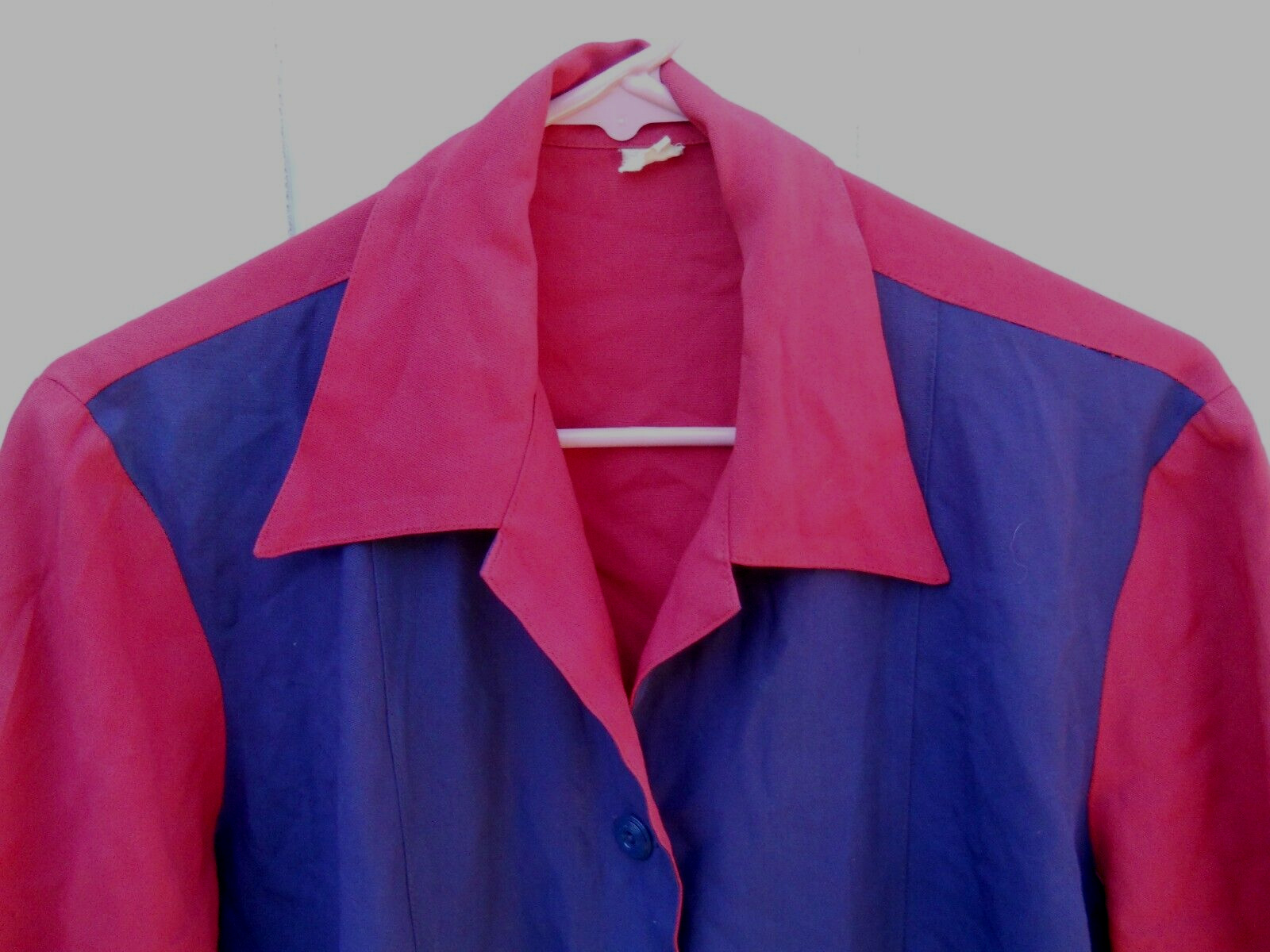 VINTAGE 50’S WOMEN’S RED & BLUE ” GABARDINE SHORT SLEEV BUTTON TOP SZ LRG 20B