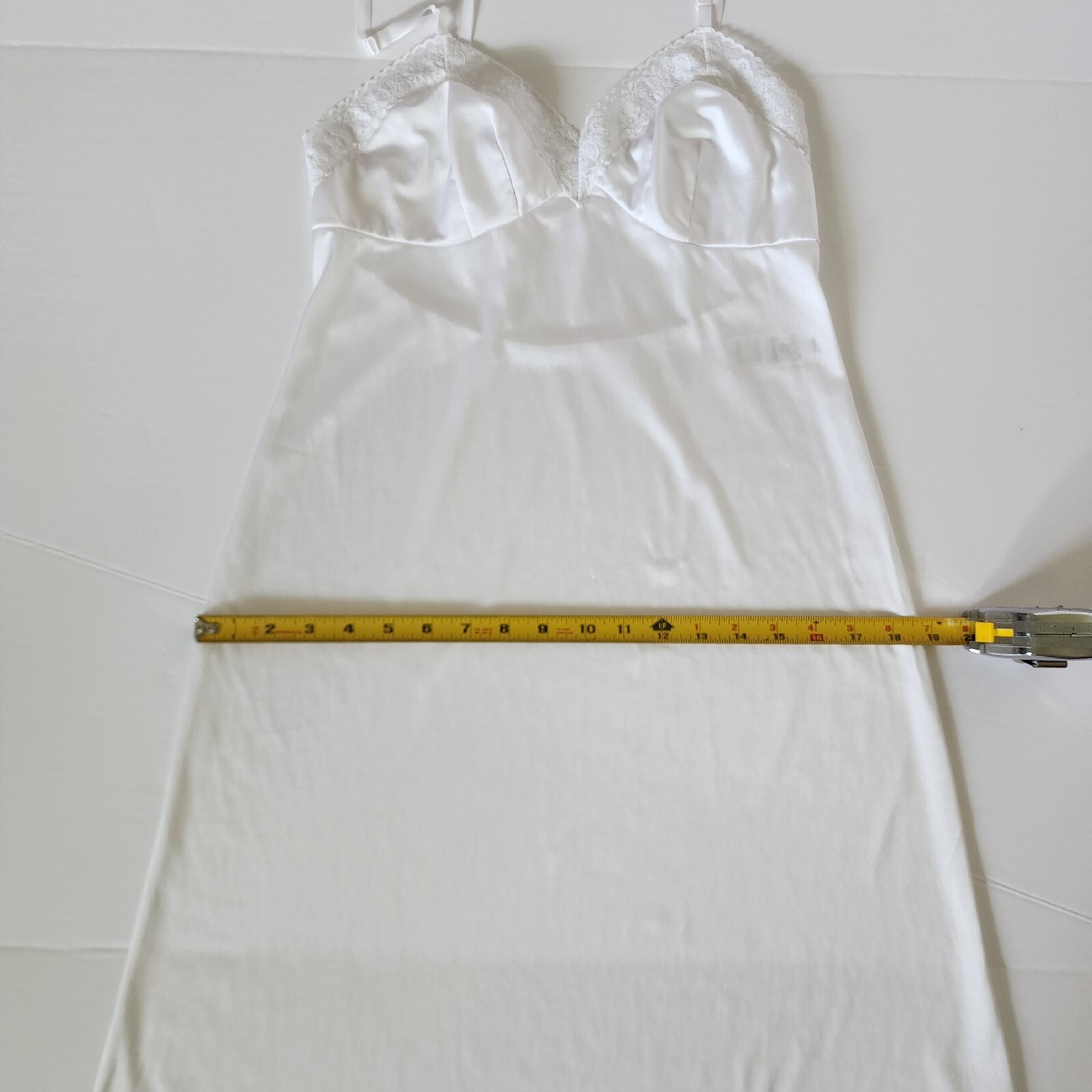 Vintage VANITY FAIR White Nylon Full Slip Lace Trim Style 10-103 Size 34/40 22″