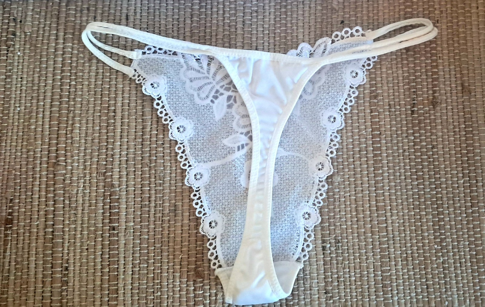 1990’s White Lace Thong Panty Size 9 Semi-share Double Strapped Hips G-string