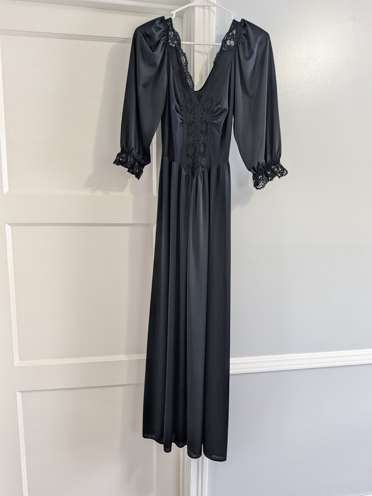 Vintage Olga Gown – 92067 – Black – Lace Puff Sleeve – Medium