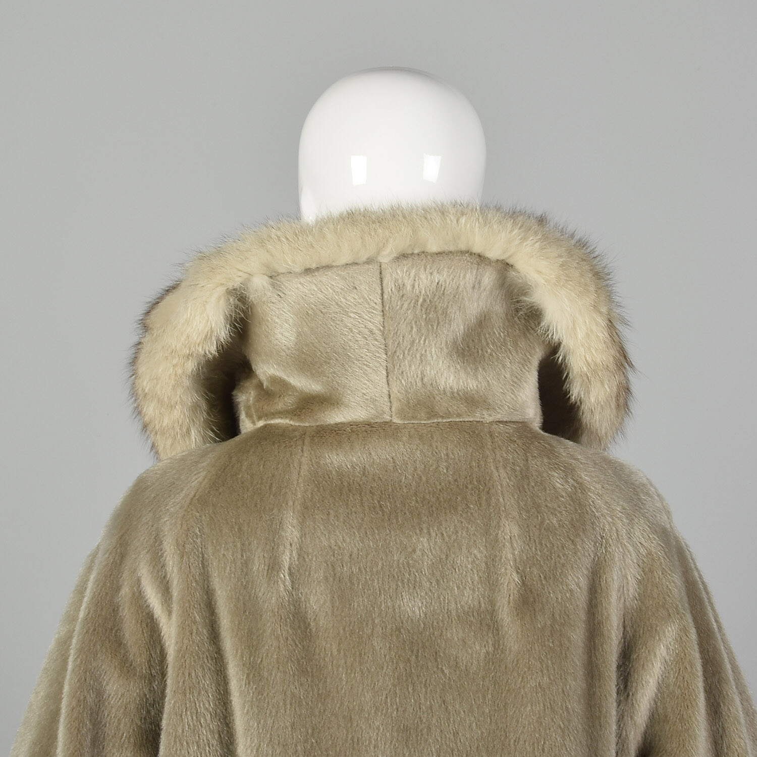 L 1960s Tan Coat Faux Fur Fox Fur Collar Boxy Bracelet Sleeves Winter Jacket