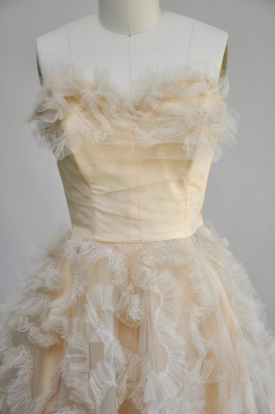 Vintage 1950s Dusty Peach Tulle Ruffled Cupcake Wedding Party Prom Dress XS