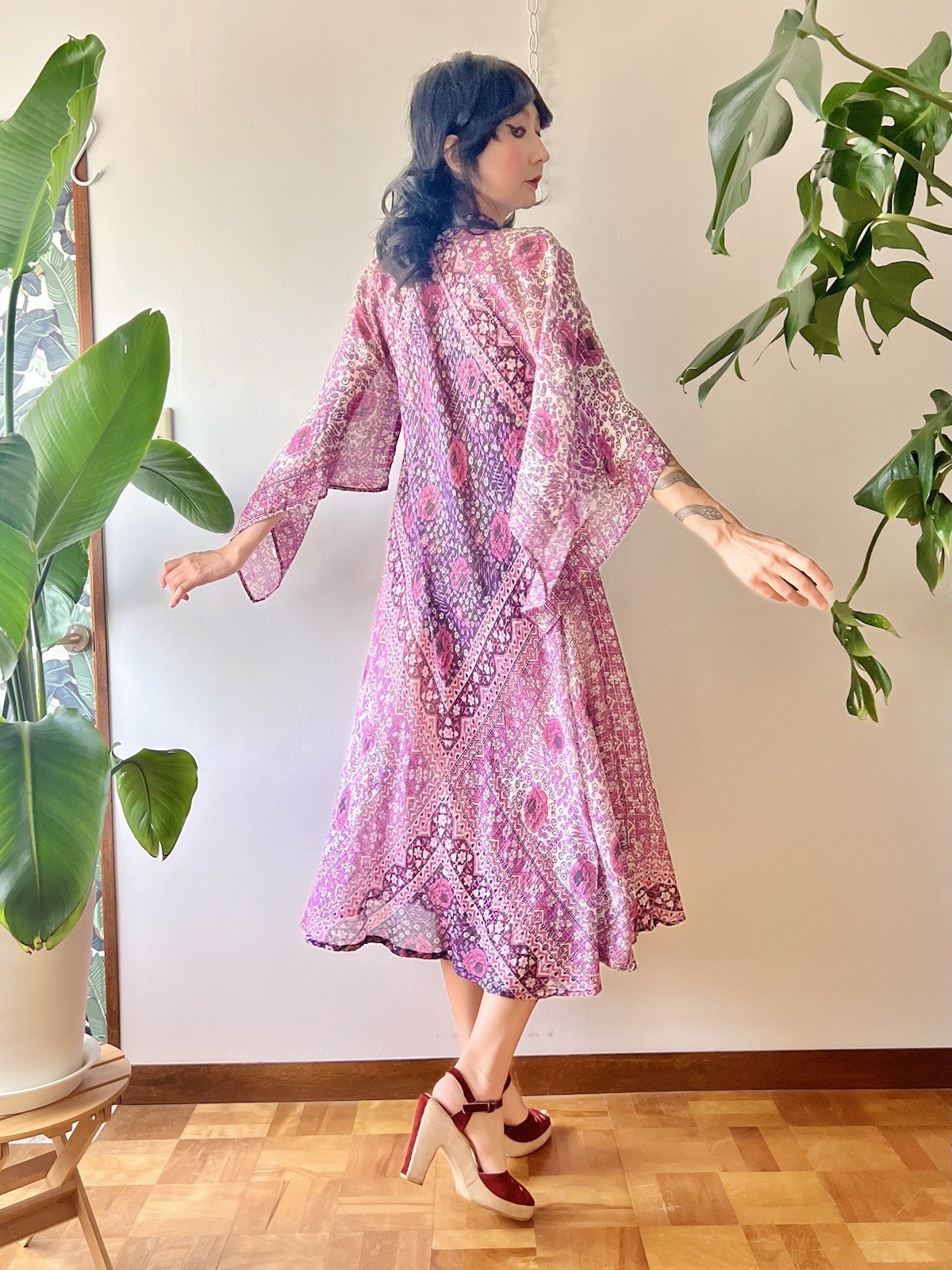 VTG 70s Adini Indian Cotton Metallic Caftan Dress Angel Sleeve Pink Gauze Boho