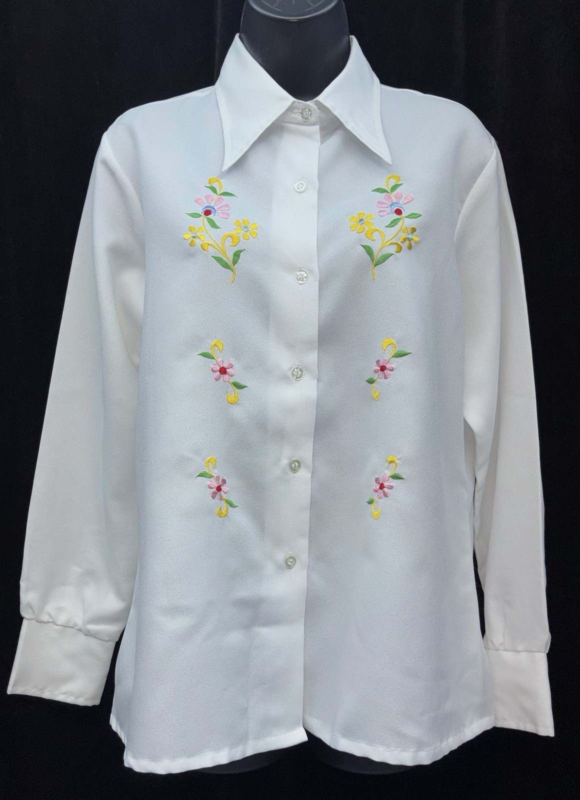 VTG K-Mart Wash & Wear Women Size 38 Button Up Embroidered Long Sleeve Top White