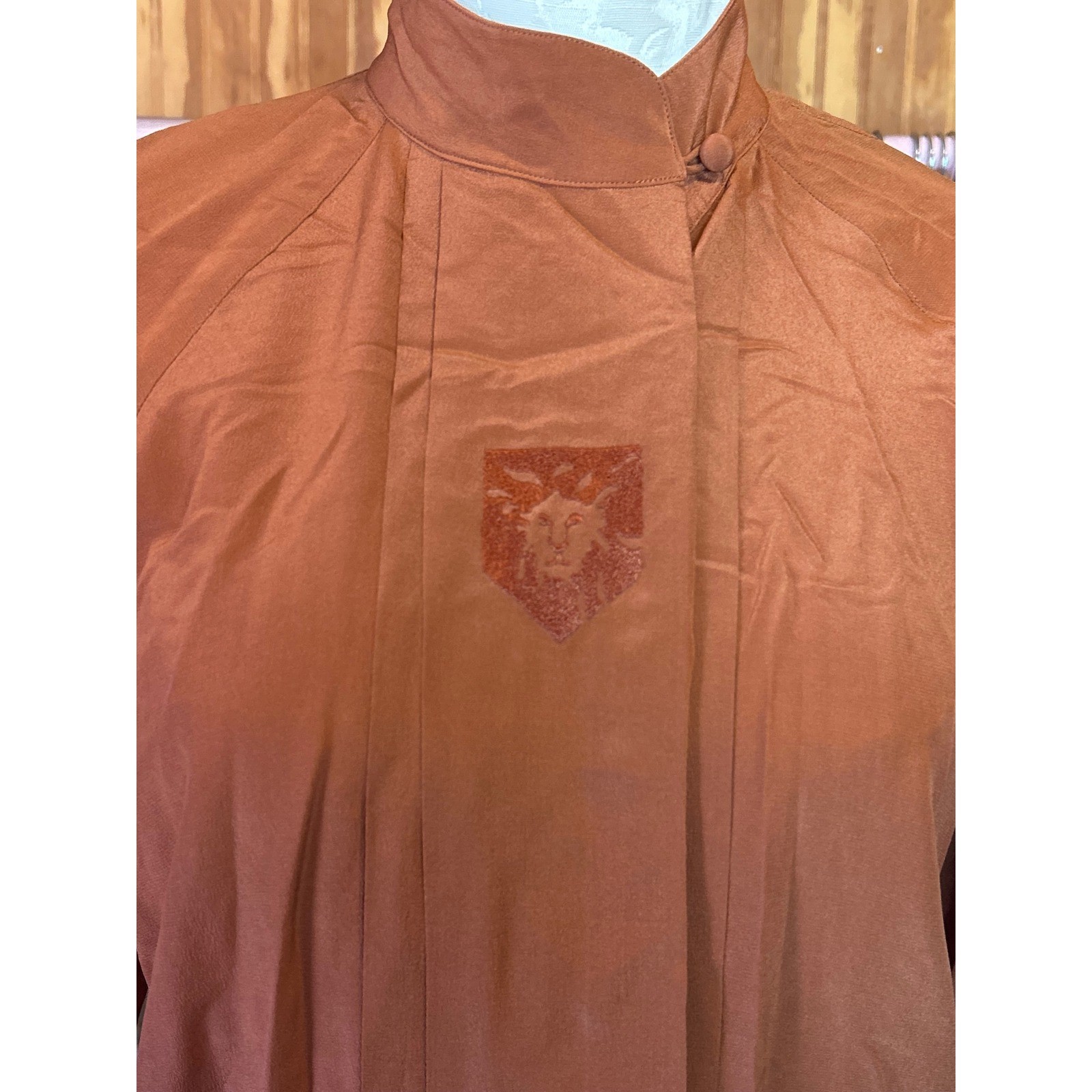 Anne Klein Vintage 100% Silk Blouse Rust Brown Lion Crest Mock Neck Top Size 4