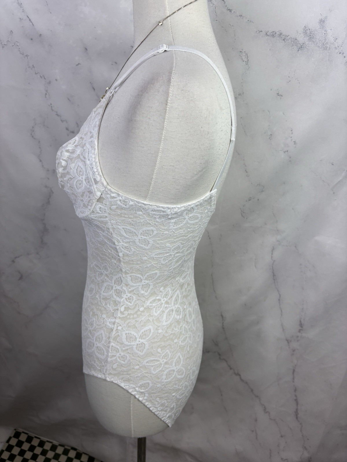 Vtg Bali White Lace Teddy Bodysuit 34B Floral Bridal Coquette Underwire shape