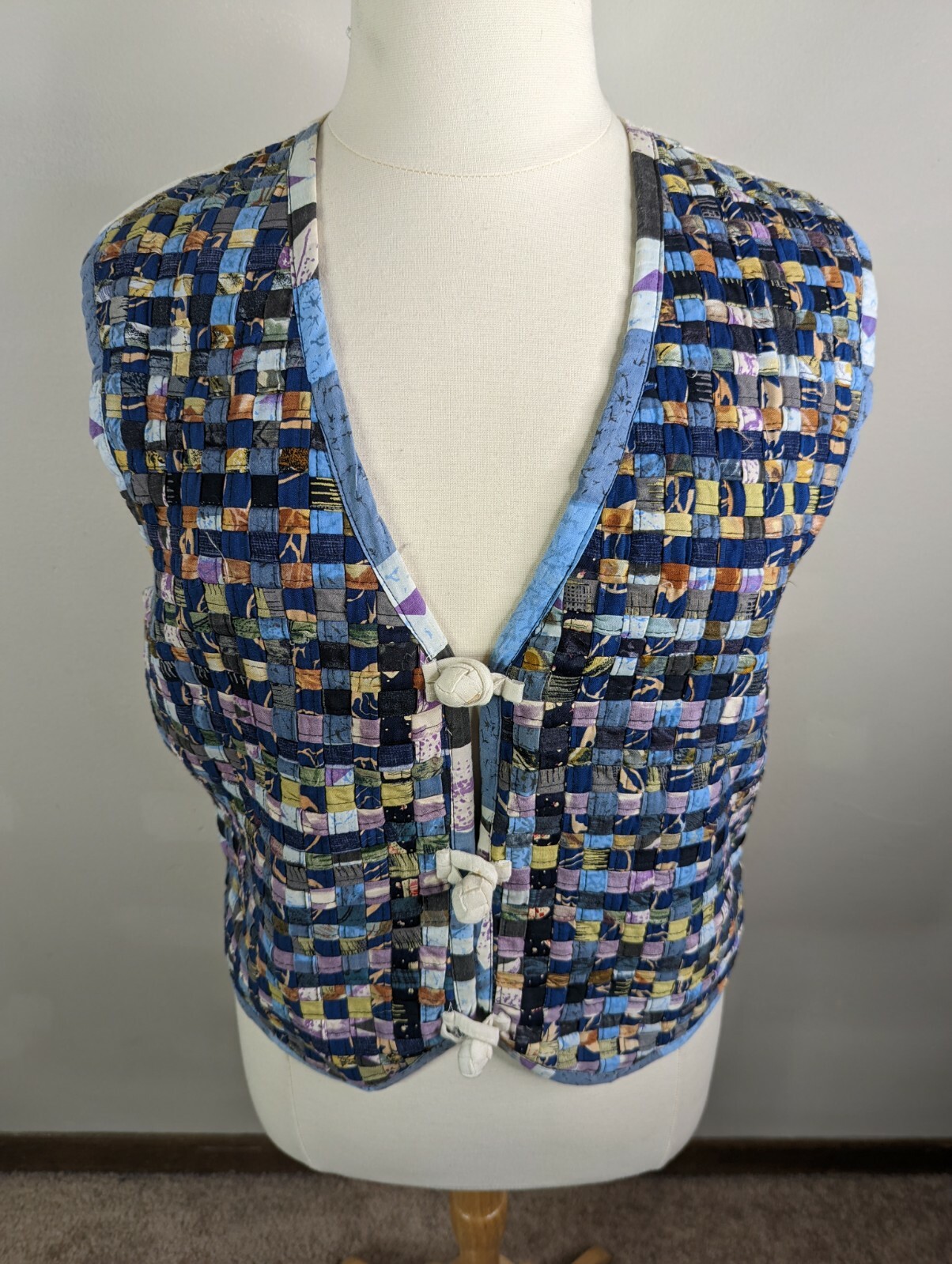 Vintage 90s Women’s Vest Size XL Weave Quilted Women’s V2J Braided Check