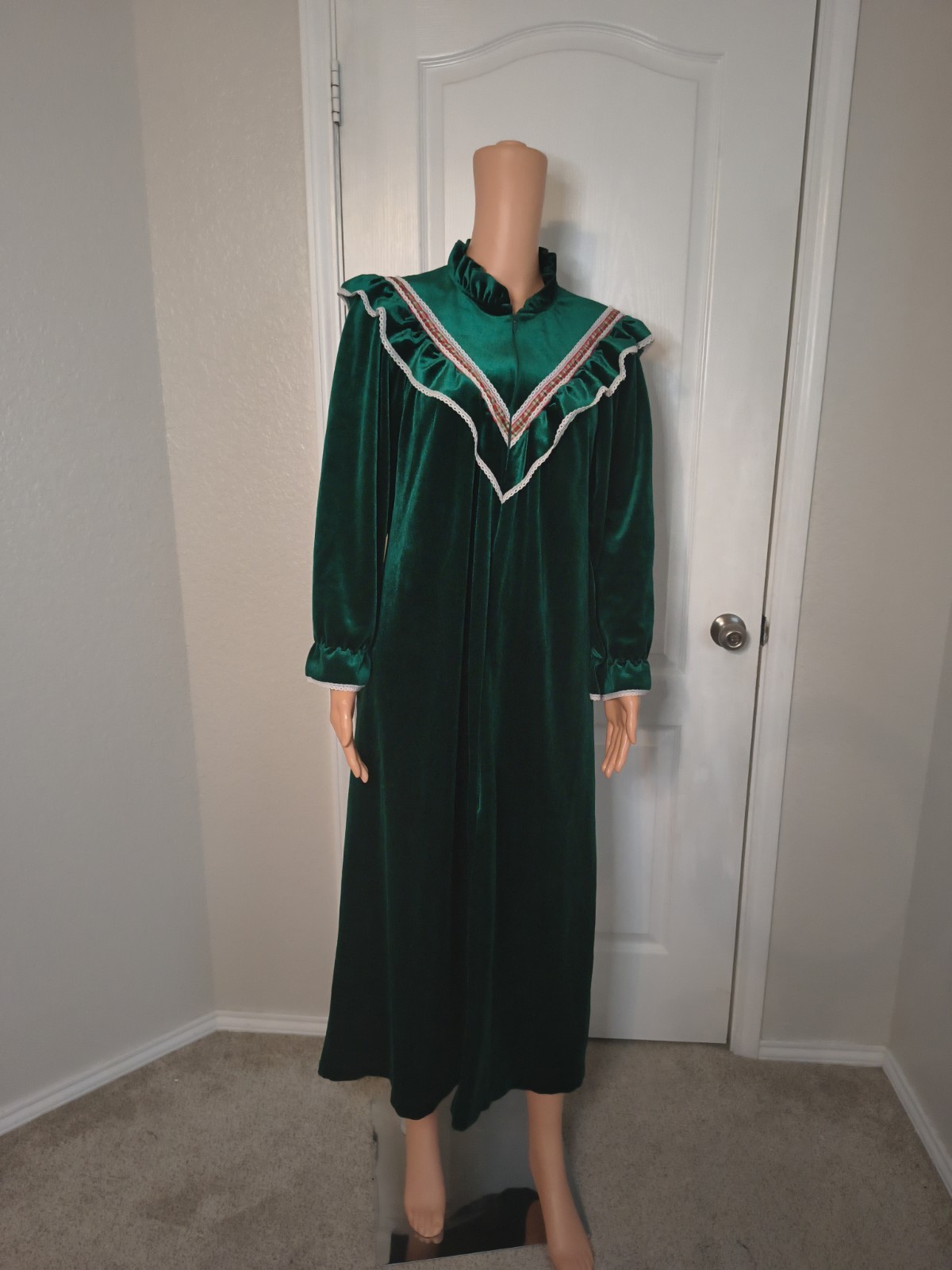 Vintage Appel Green Velvet Nightgown Plaid Ruffle Trim Cottagecore S/M -DP36