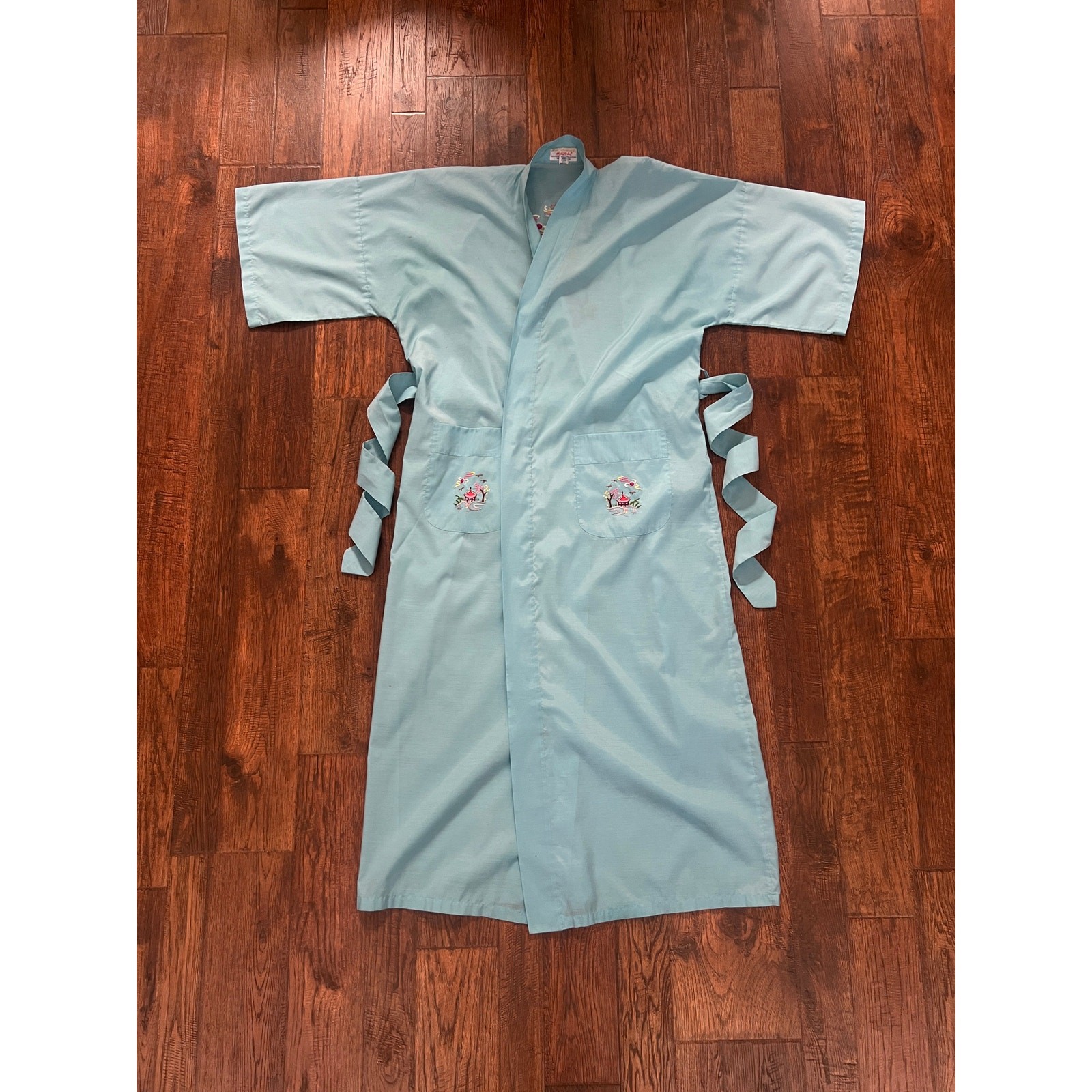 Vintage Jodie Arden Kimono Robe – Pale Blue Embroidered Pagoda Asian Motif