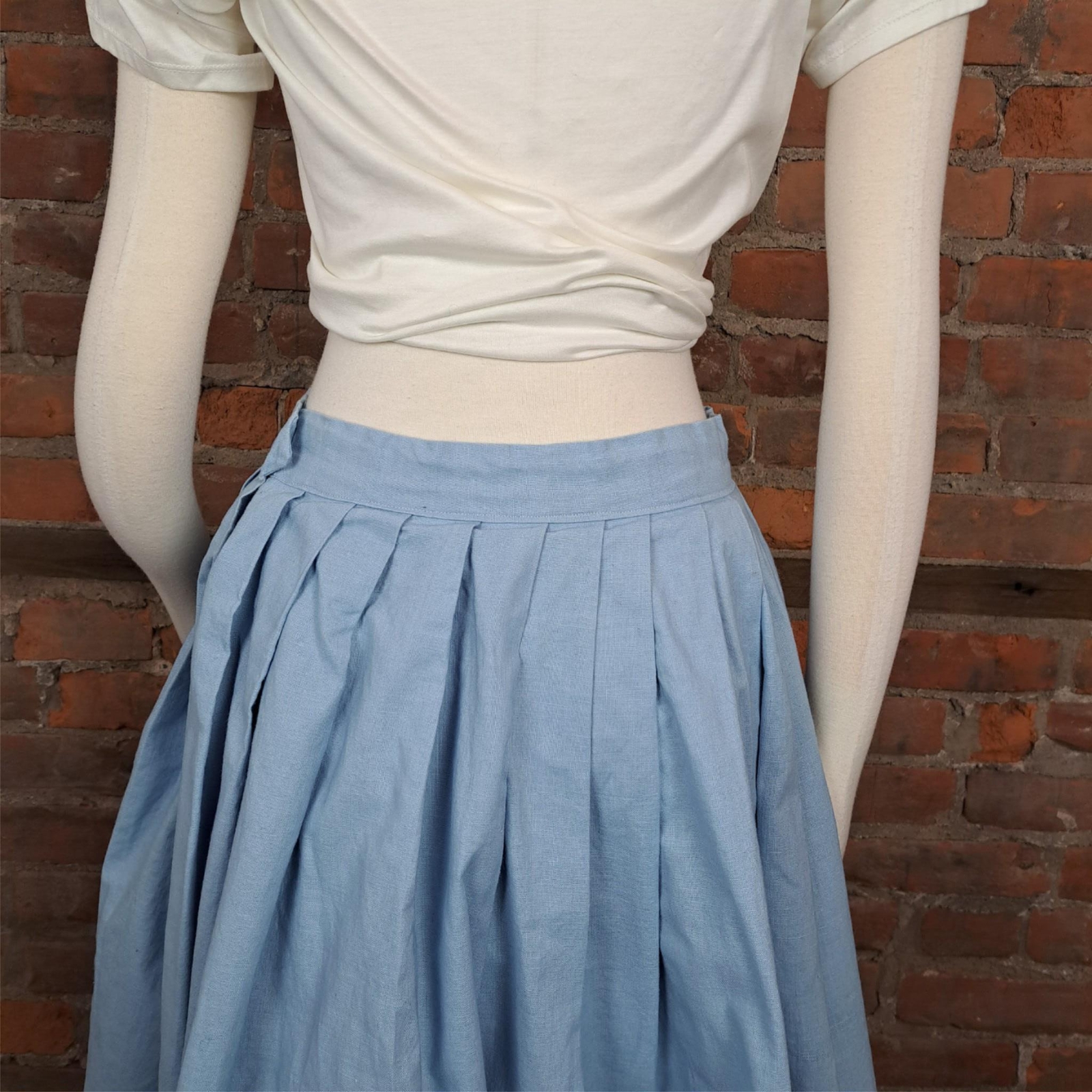 Vintage Skirt Hand Made Midi Blue Pleated Unlined 120″ Sweep Size 6/8