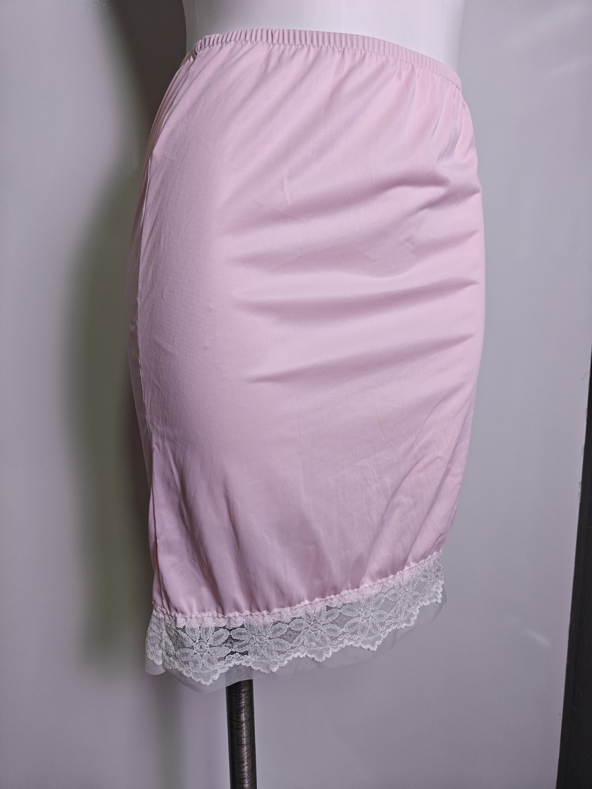 Vintage Berkliff Pink Half Slip Medium 100% Nylon Chiffon Lace Trim *Read