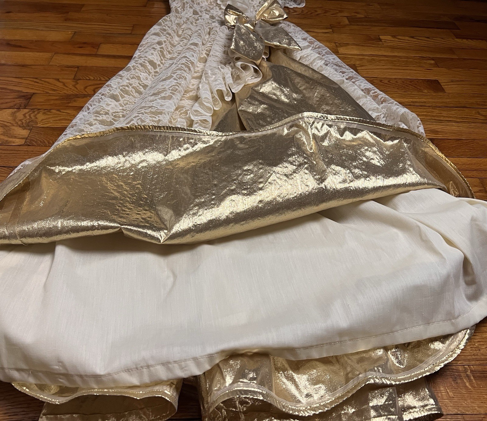 Loralie Gown White Lace Gold Bow Vintage Strapless Prom Dress Woman’s 7/8
