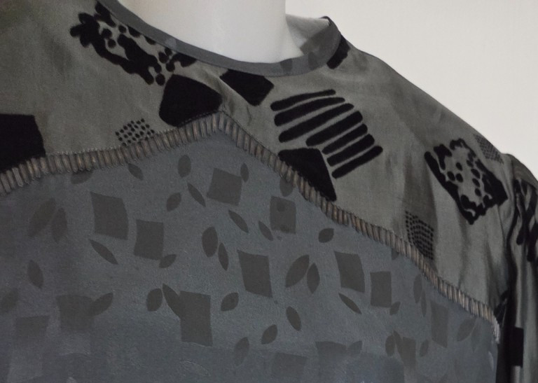 Vtg BELLINO Paris Mode 1980’s Gray Silk BLOUSE, Size 4, Beaded, Shoulder Pads