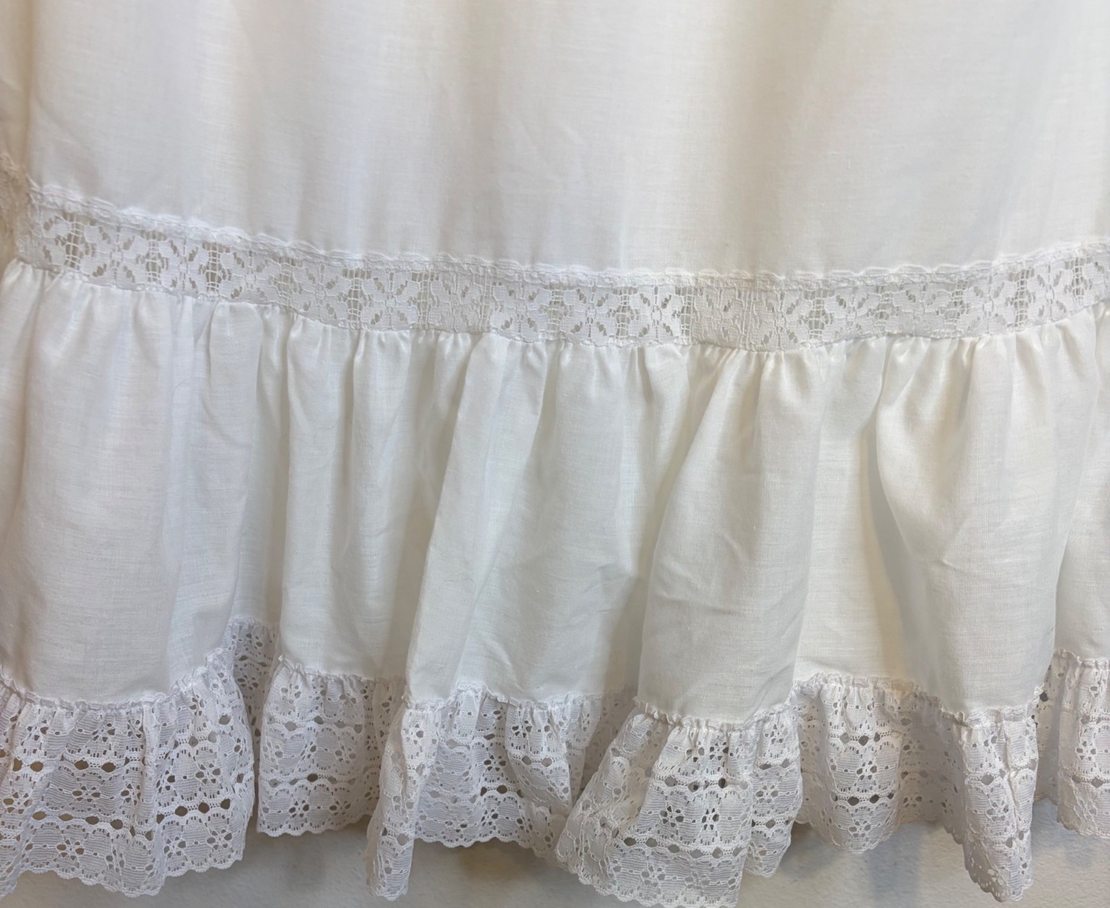 Vintage FORTUNE USA Eyelet Lace Midi Long Ruffle Slip Skirt Size 18/20 White