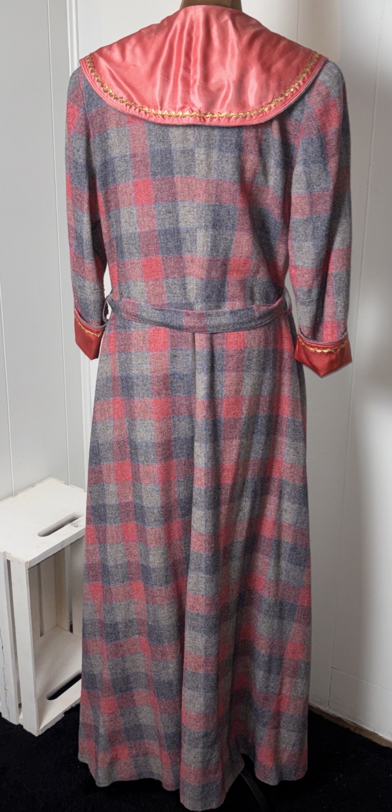 Vintage Handmade Woman Robe Long Plaid Gray & Pink Size Small Rare With Pockets