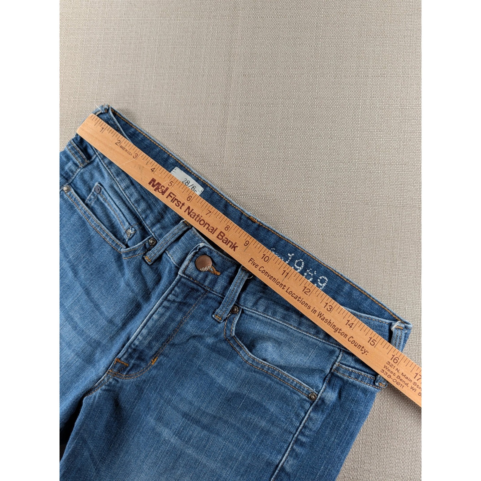 Gap 1969 Sexy Boyfriend Womens 28/6R Denim Cut-Off Shorts Medium Wash