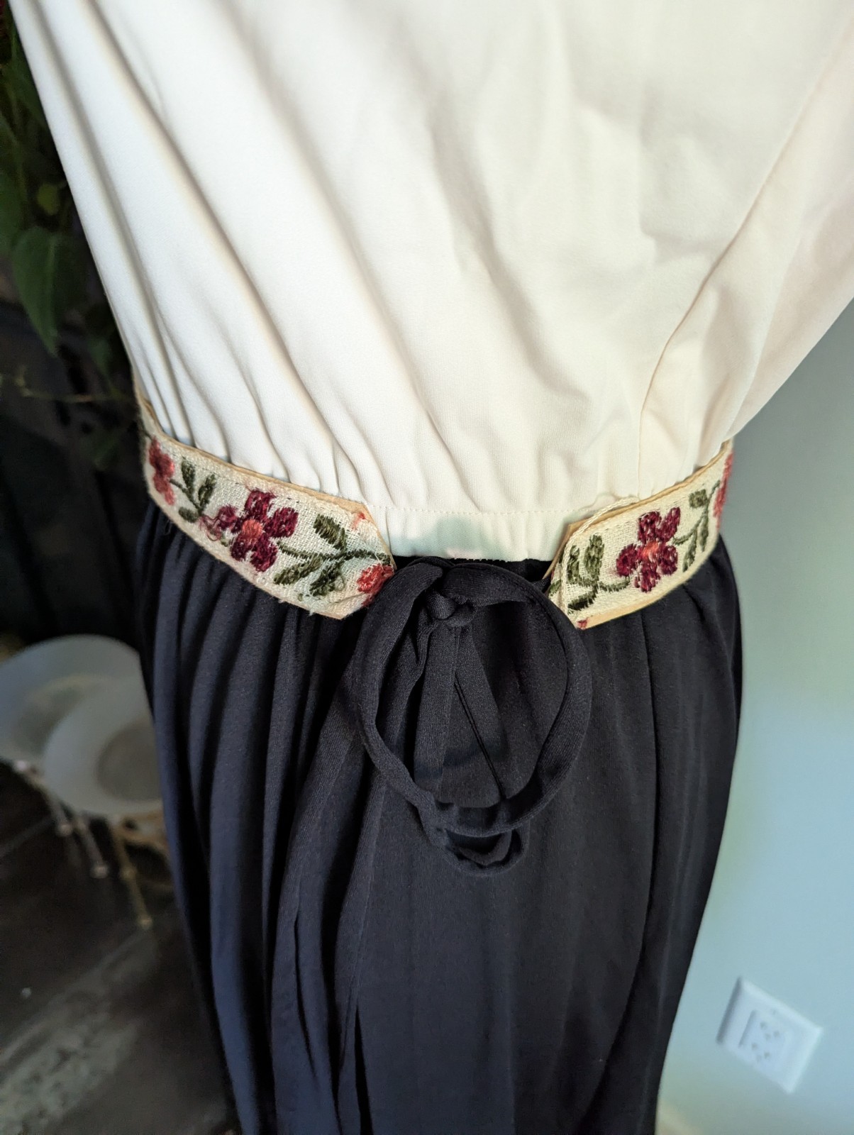 Vtg 60s/70s Maxi Dress S/M Lace Trim With Flower Belt Long Sleeve Cream Black