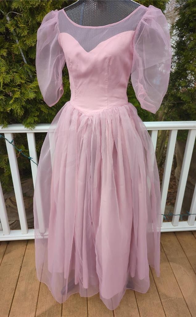 1950’s-80’s VINTAGE LAVENDER FULL LONG CHIFFON REENACTMENT DRESS 34″ BUST