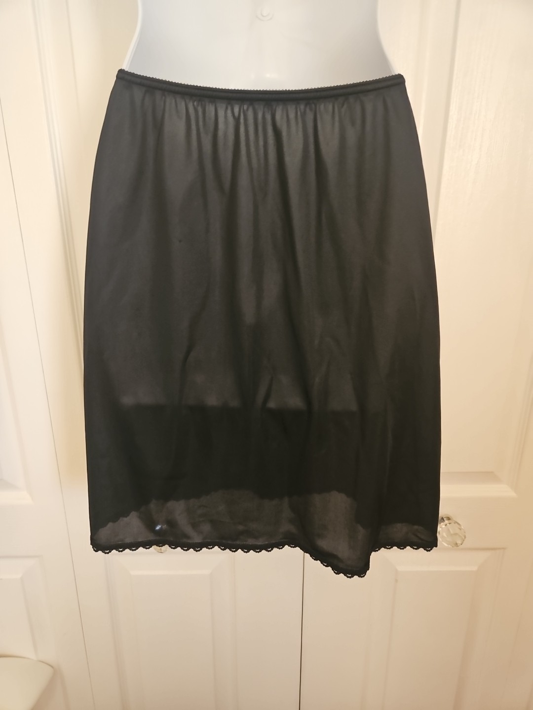 Vintage Warner’s Perfect Measure Black Nylon Lace Short Half Slip Medium