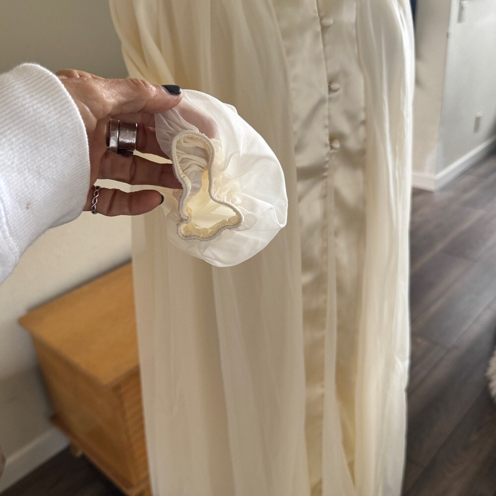 1960s Vintage Pale Almond Yellow Gossard Short Peignoir Nightgown & Robe Set