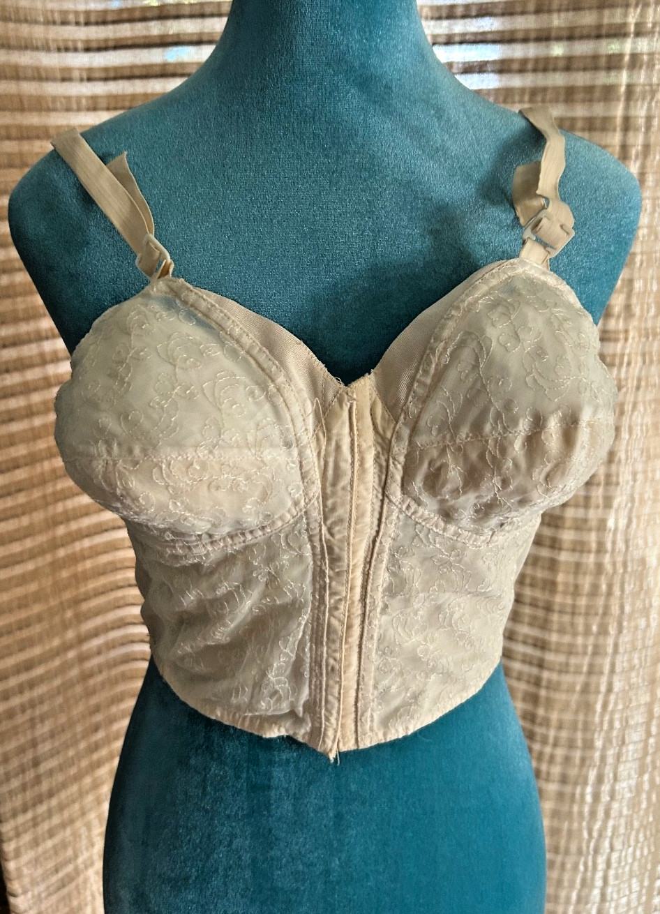 Vintage 1960’s Grant/ ISIS ivory long Bullet Bra 36B Made In USA
