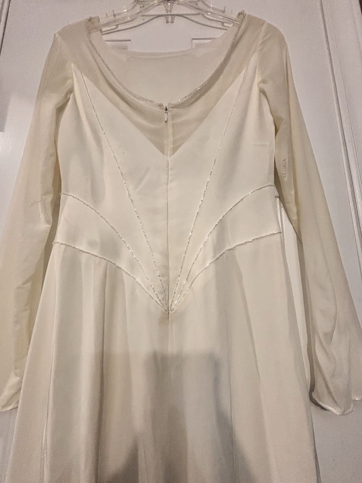 LeGala By Mon Cheri Wedding Gown Dress Size 4