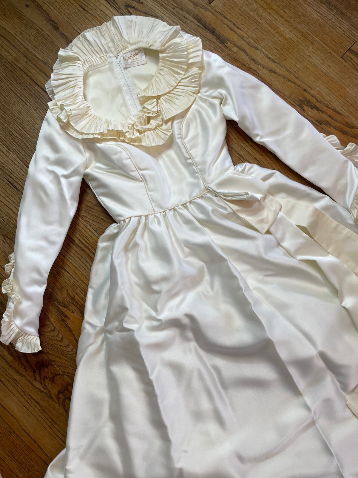 Vintage 70s 80s USA Michele Piccione Modest Ivory Victorian Ruffle Wedding Dress
