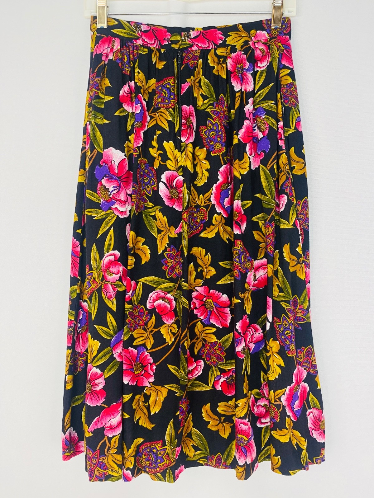 Vintage 1990s pink floral midi skirt S rayon black green pockets paisley