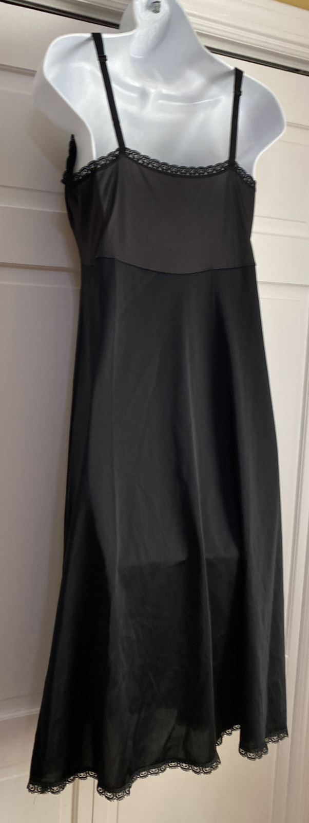 Vintage ShadowLine Women’s Black Full Slip Size 34 Tall – 34T SHIPS FREE