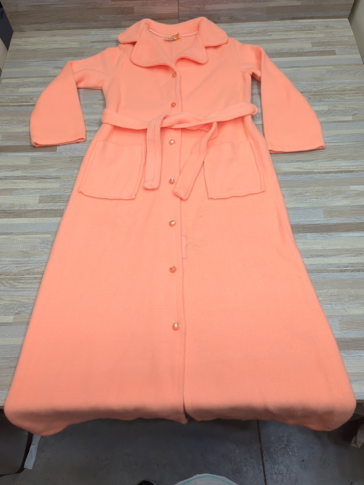 Vintage 60’s/70’s peachy orange Fleece Robe/ Housecoat nightgown Sz Medium