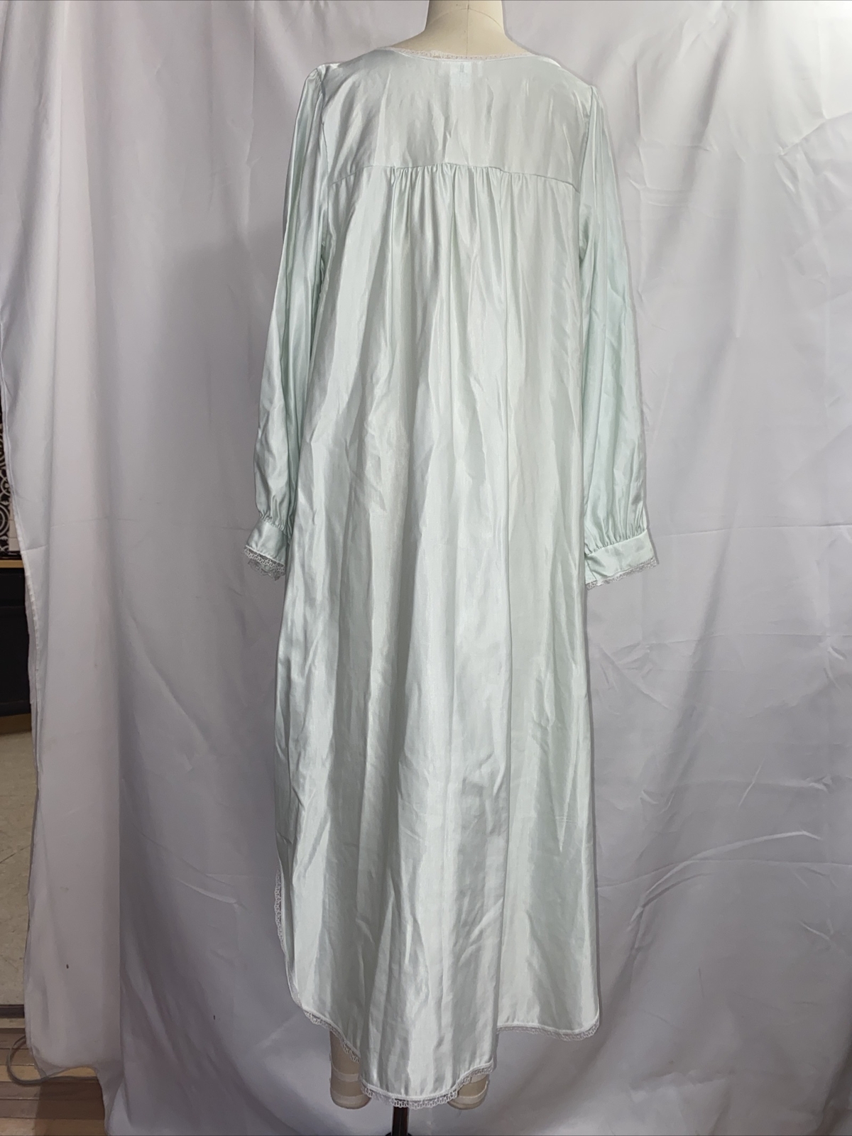 Vintage 1970s NWT Barbizon Womans Pastel Mint Green Cuddleskin Nightgown Floral