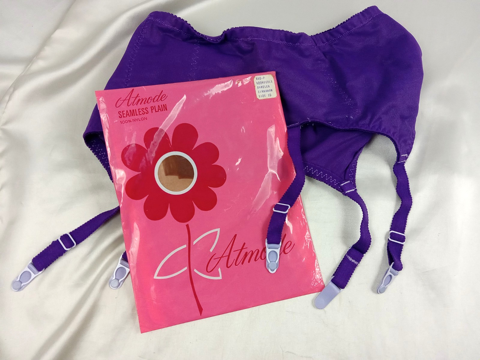 SISSY PURPLE 6 STRAP METAL GARTER BELT & SZ 10 VTG FLAT KNIT NYLON STOCKINGS