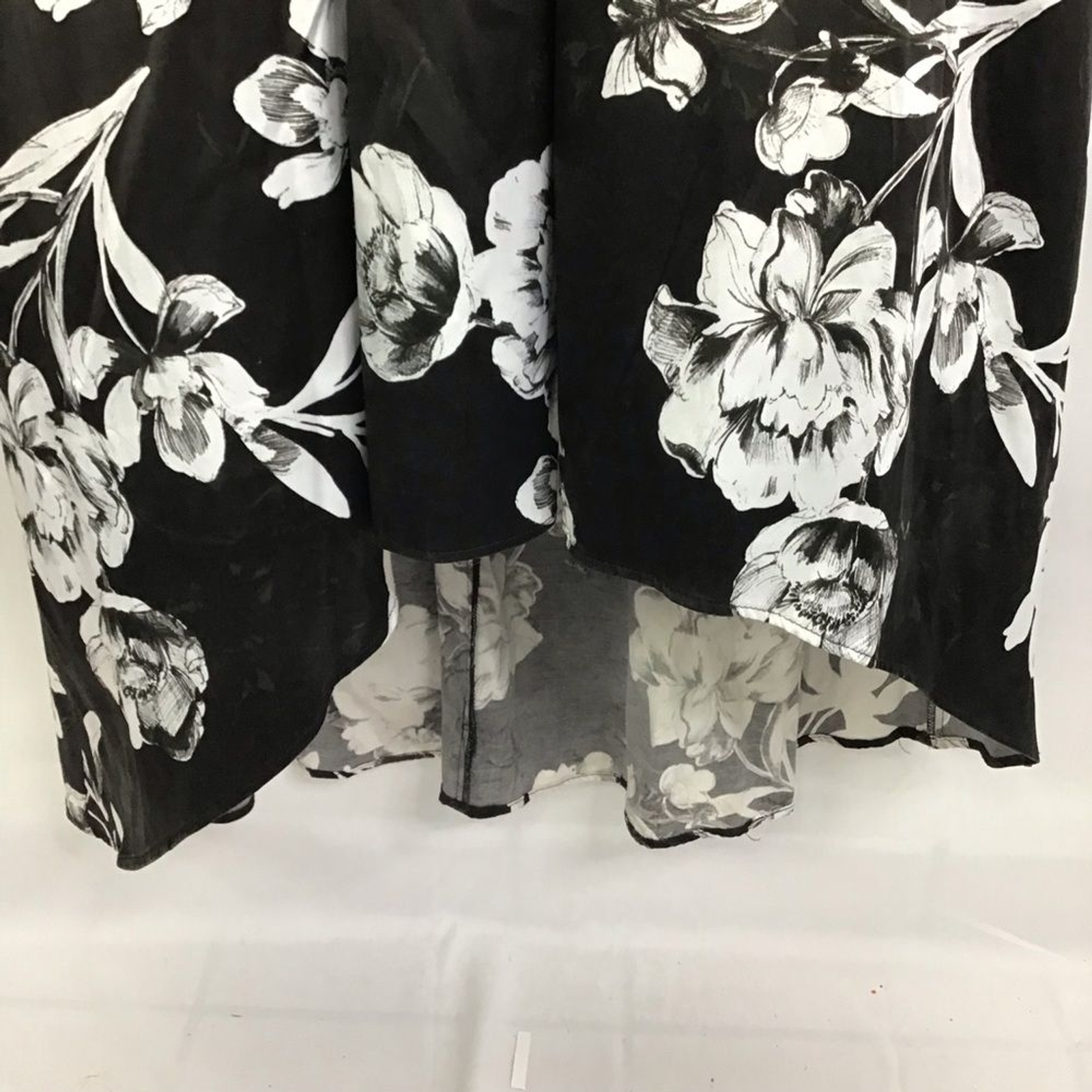JODI KRISTOPHER WOMEN 2 PIECE BLACK WHITE ROSES TOP & MAXI HIGH LOW SKIRT SIZE 1