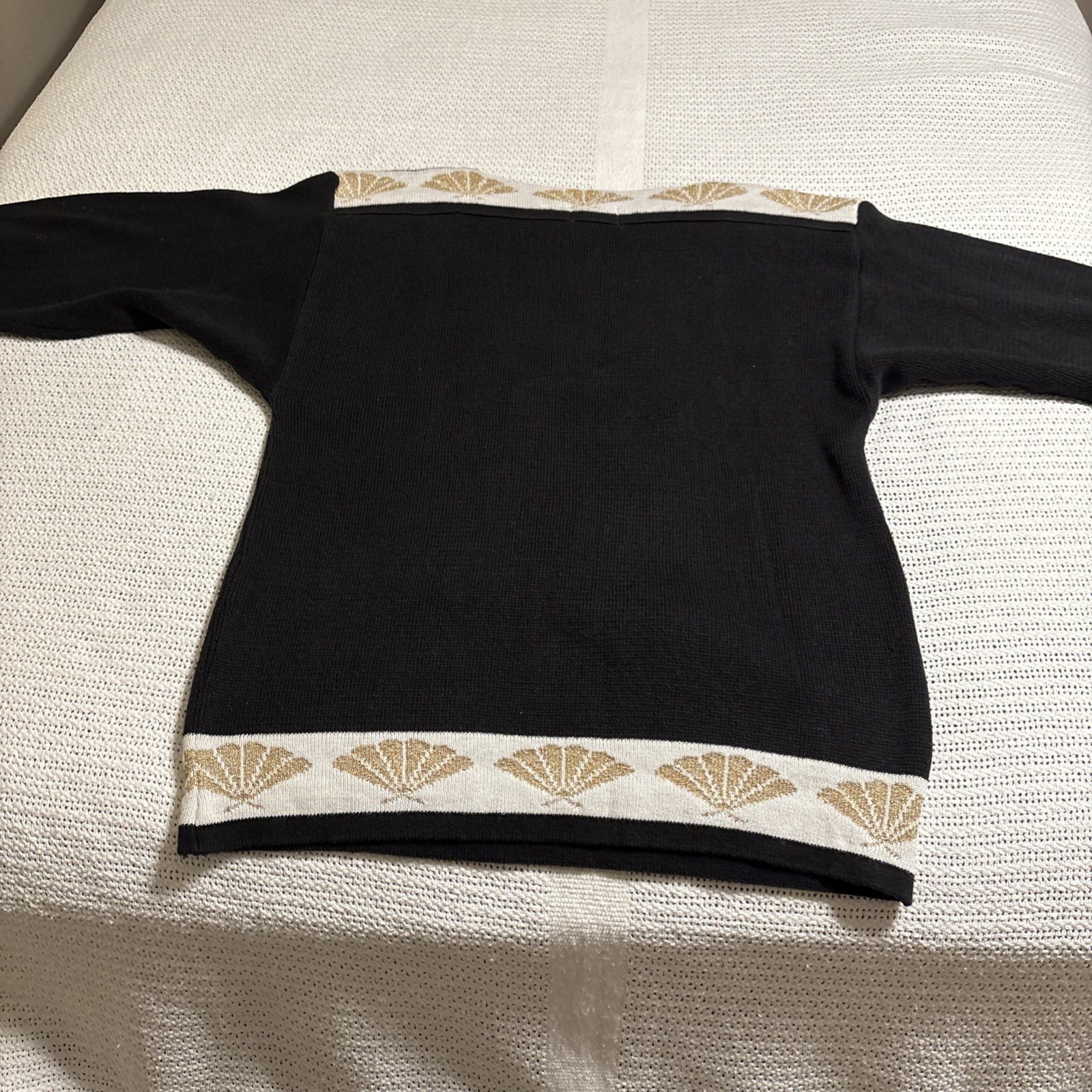 Vintage 80s Sandylo Sweater Great Condition. Black White Gold. ￼