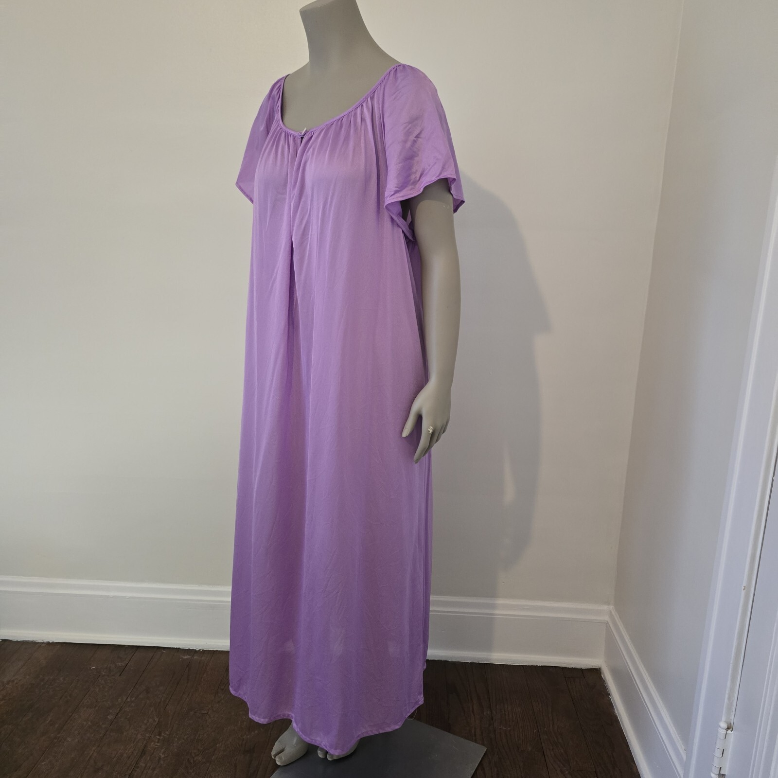 ILGWU Unionmade Purple Flutter Sleeve Full Length Nylon Nightgown B6-B8 Keyhole