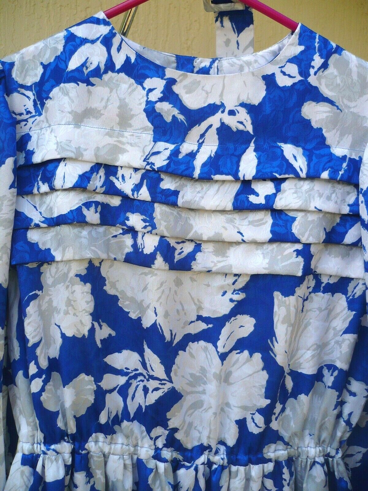 VTG 80S SECRETARY SATIN S M BELTED ROYAL BLUE WHITE FLORAL PLEAT TOP DRESS WOMEN