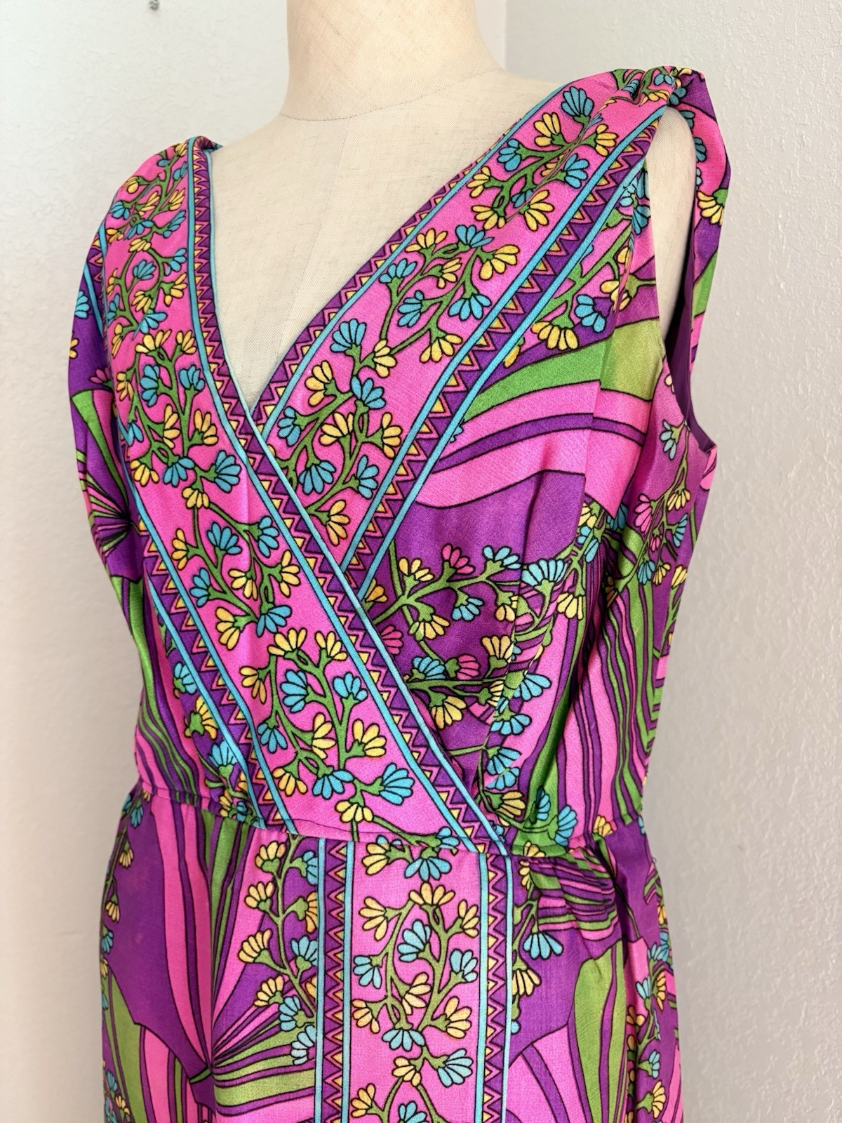 Vtg 60s Tiki Hawaii Maxi Dress Floral Empire Waist Sleeveless Barkcloth Vibrant