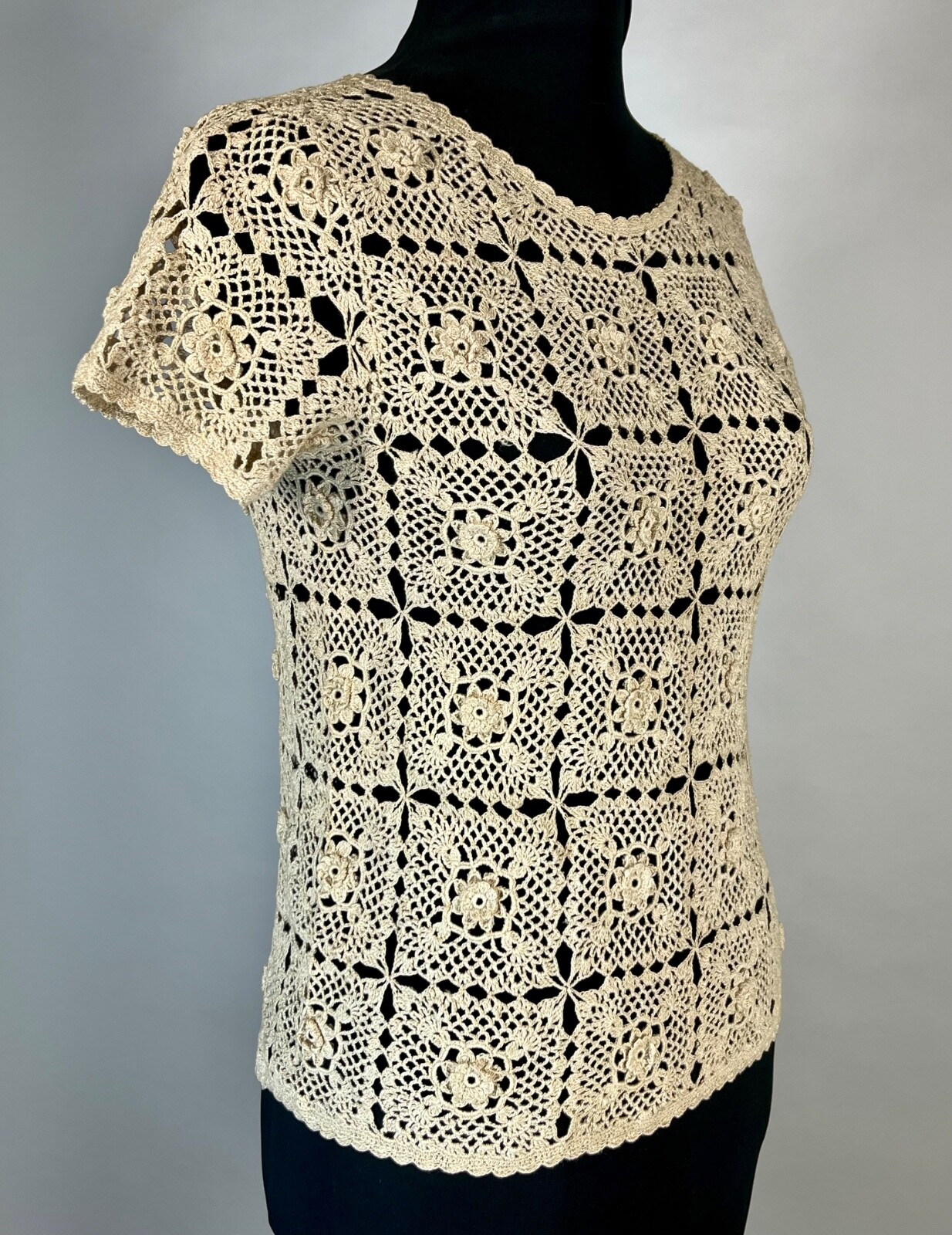Vintage 1980’s-1990’s beige hand CROCHET open lace top by Peter Lynne size S/XS