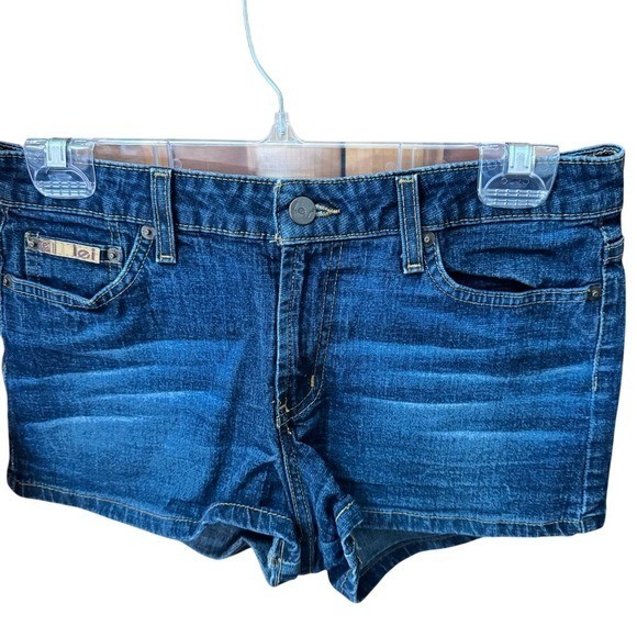 L.E.I-Vintage Jean Shorts. Size 7. Low rise.