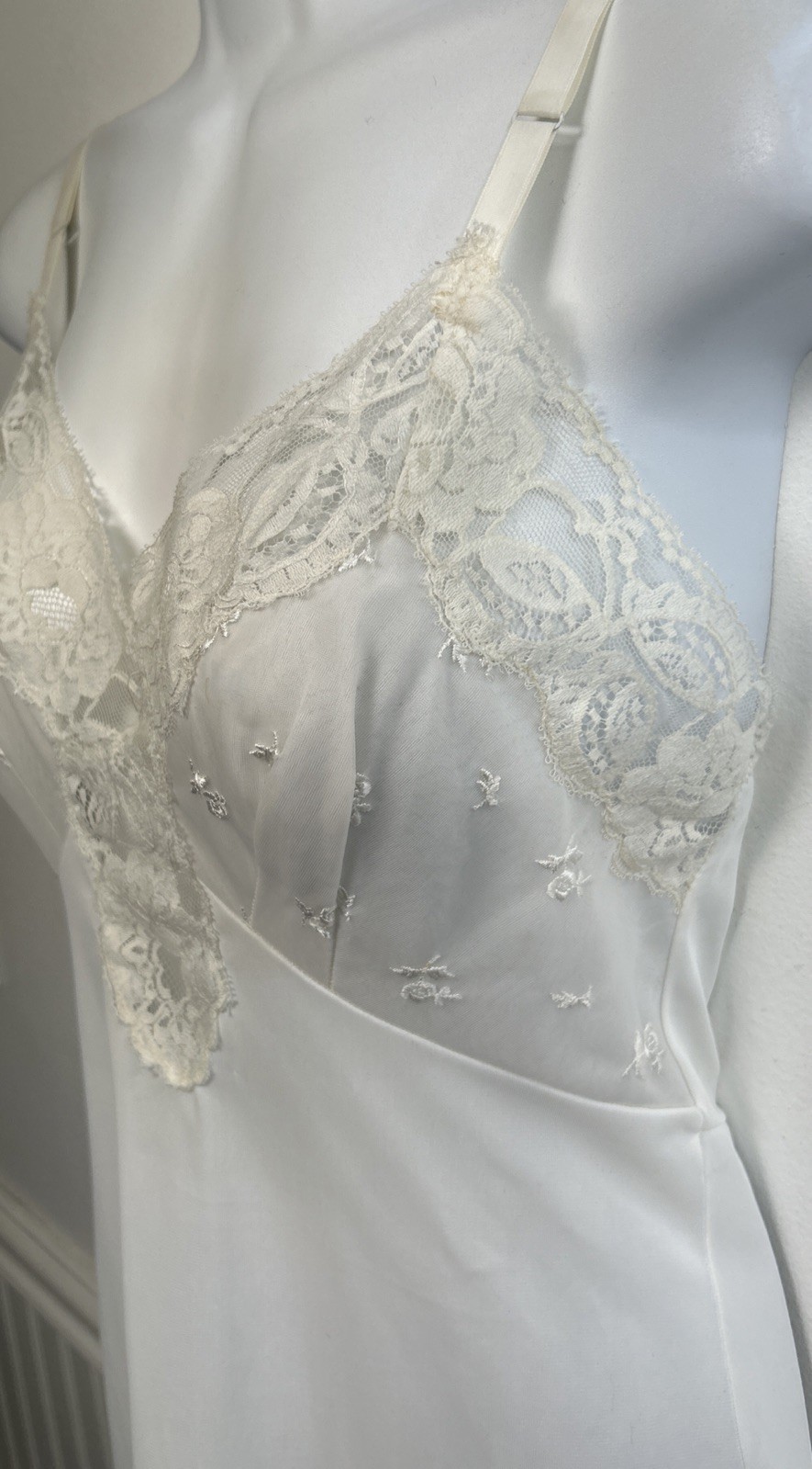 Vintage Val Mode All Nylon White Full Slip Lace Embroidered Cami Dress Size 32