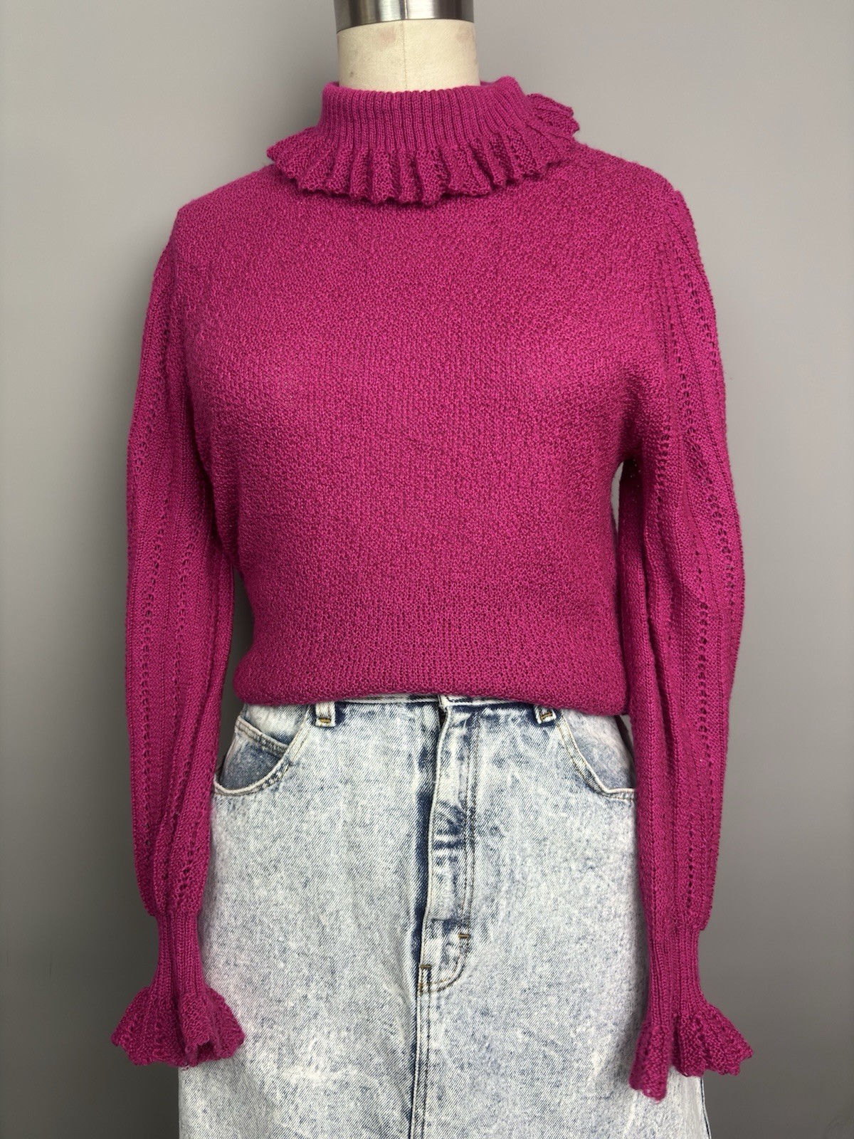 Vintage Magenta Pink Ruffle Collar Textured 70s 80s Sweater Top