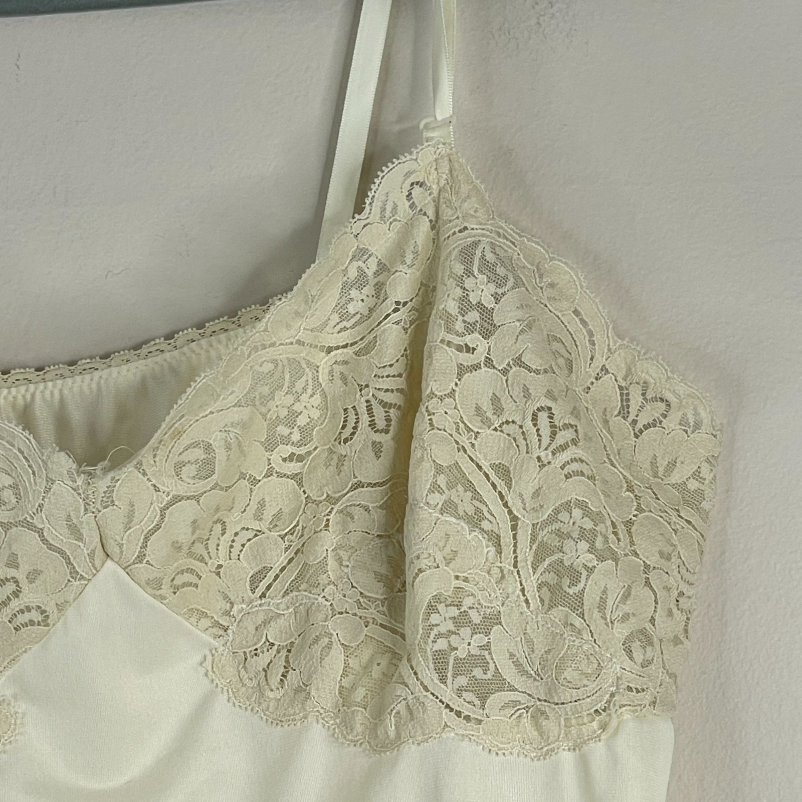Vintage 70s Wonder Maid Camisole Tank Top Womens 32 Neutral Layering Coquette