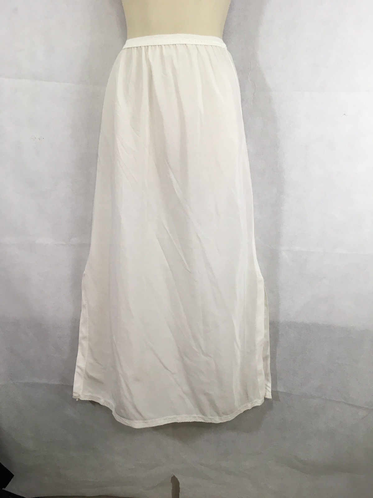 VINTAGE DUTCHMAID Woman’s Long Maxi Half Slip Stretch Waist Lace Trim Size 32